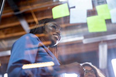 Brainstorming avec des collègues